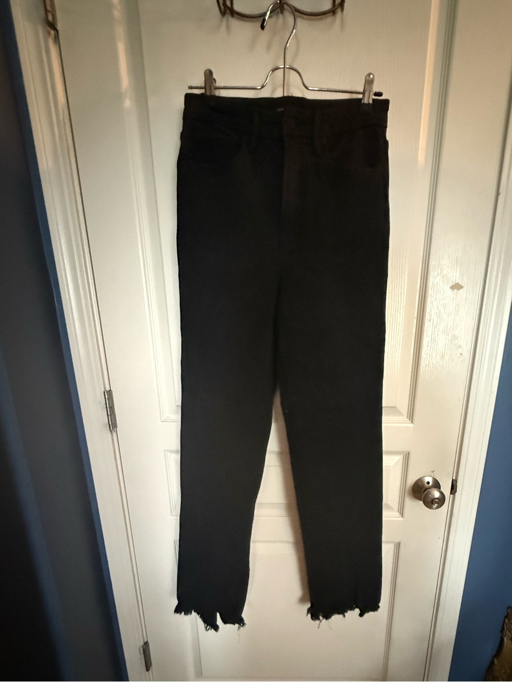 Good American Black Straight-Leg Jeans with Raw Hem